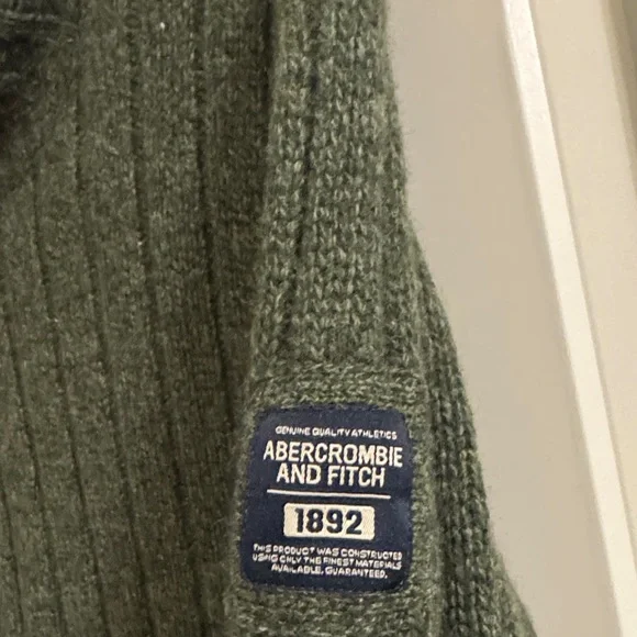 Abercrombie & Fitch Men's Olive Green Ribbed Turtleneck Sweater - Picture 2 of 10